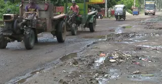 সাতক্ষীরা-শ্যামনগর সড়ক যেন মরণফাঁদ!